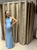 Vestido maternidad Eugenia largo azul polvo brilloso