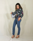 Blusa de lactancia, Ruth negra flores blancas