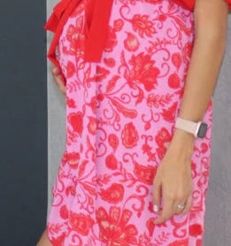 Tela rosa flores rojas
