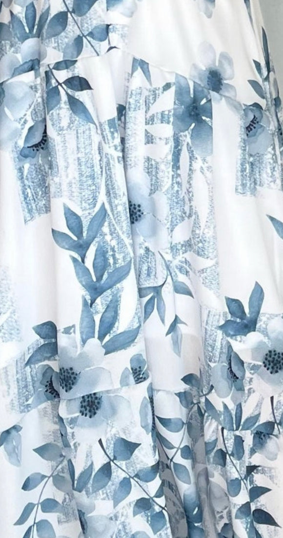 Tela blanca flores azules
