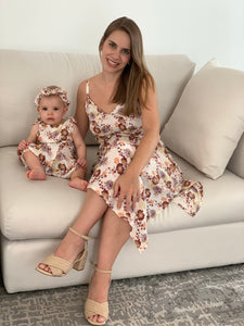 Matching blanco flores con vestido Julia